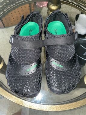 Black Mesh minimalist workout shoe